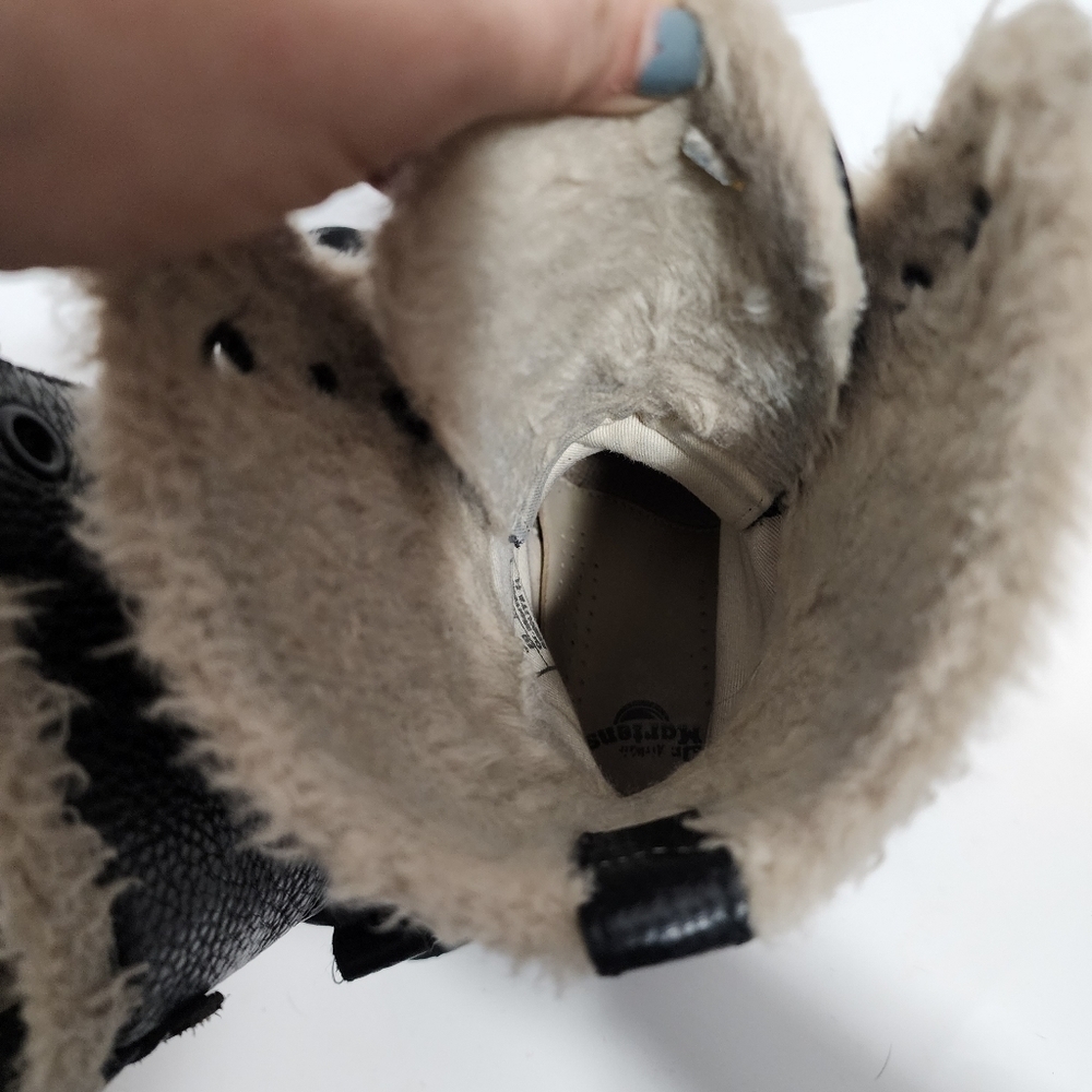 Dr Martens The Original Black Faux Fur High Top Laced Combat Boots Air cushion - Picture 11 of 15